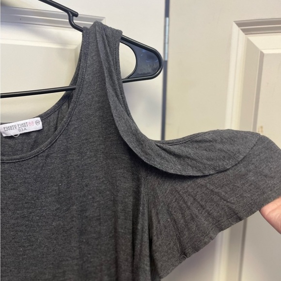 🚨CLEARANCE 0124-61 EIGHTY Eight open shoulder top - Picture 2 of 3